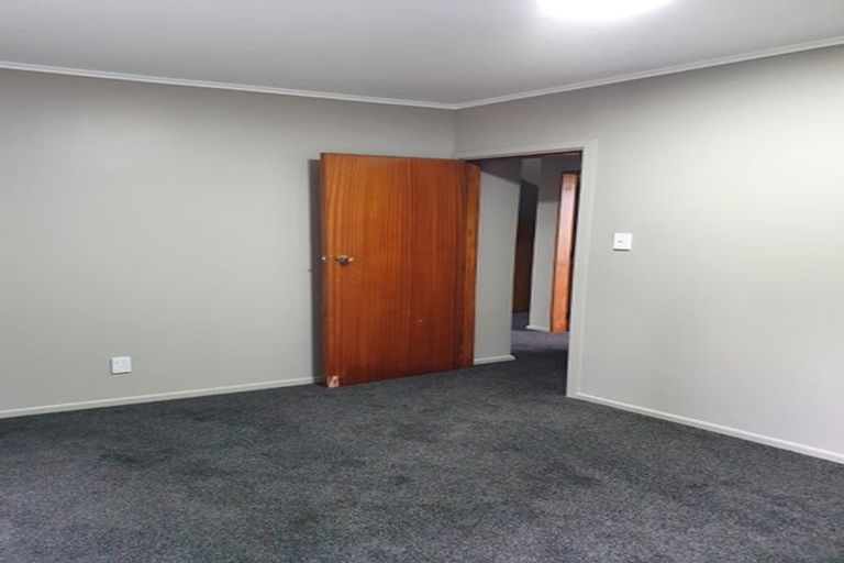 Photo of property in 38 Bassett Road, Johnsonville, Wellington, 6037