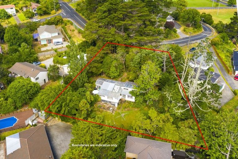 Photo of property in 26 Woodlands Crescent, Browns Bay, Auckland, 0630