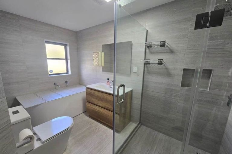 Photo of property in 15 Dovey Place, Massey, Auckland, 0614