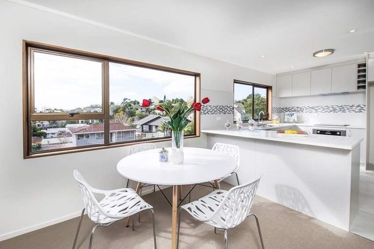 Photo of property in 1 Lynngate Place, Hillcrest, Auckland, 0627