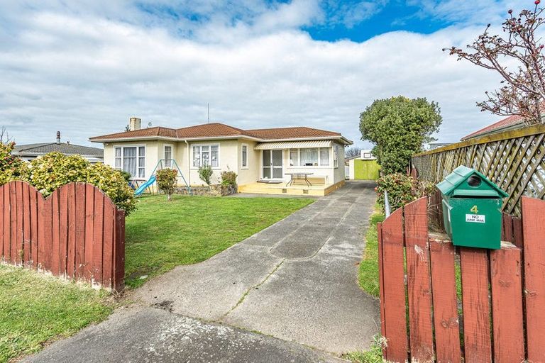 Photo of property in 4 Tongariro Street, Castlecliff, Whanganui, 4501