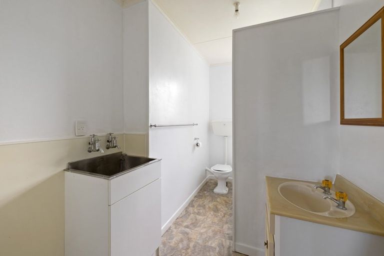 Photo of property in 2/290 Carrington Street, Vogeltown, New Plymouth, 4310