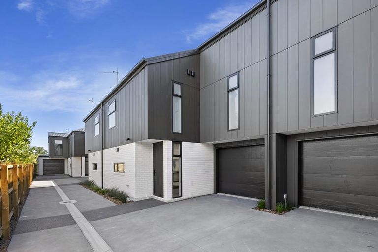 Photo of property in 2/39 Vagues Road, Northcote, Christchurch, 8052
