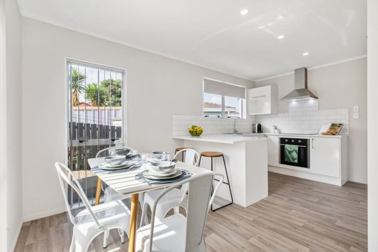 Photo of property in 2/25 Silver Creek Road, Weymouth, Auckland, 2103