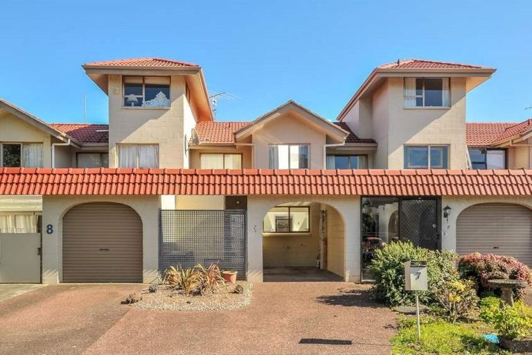 Photo of property in 7/3 Glen Road, Browns Bay, Auckland, 0630