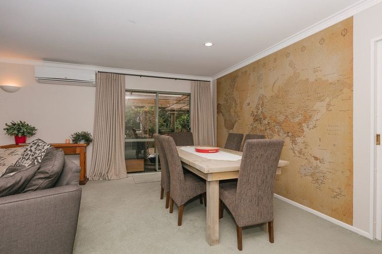 Photo of property in 8a Williams Terrace, Fitzherbert, Palmerston North, 4410