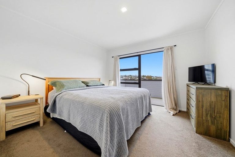 Photo of property in 2/121 Forrest Hill Road, Forrest Hill, Auckland, 0620