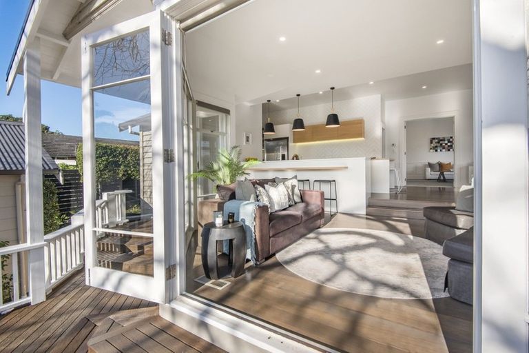 Photo of property in 242 Lake Road, Hauraki, Auckland, 0622