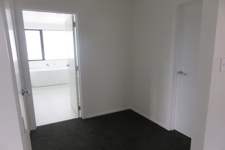 Photo of property in 16 Te Tiireke Drive, Glenview, Hamilton, 3206