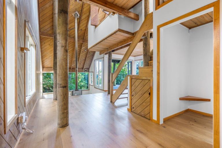 Photo of property in 40 Otitori Bay Road, Titirangi, Auckland, 0604