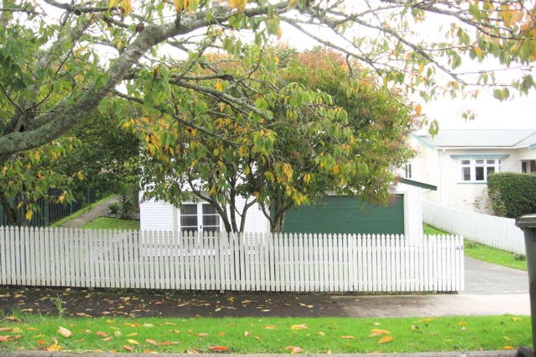 Photo of property in 48 Seaview Terrace, Mount Albert, Auckland, 1025