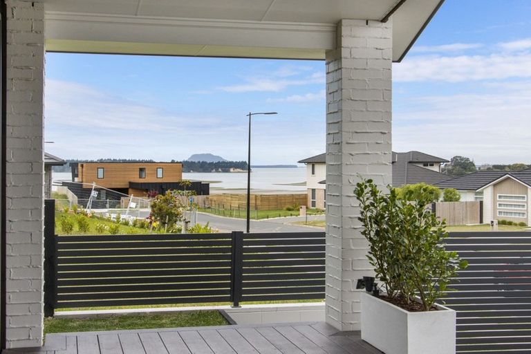 Photo of property in 39 Lakeside Terrace, Omokoroa, 3114