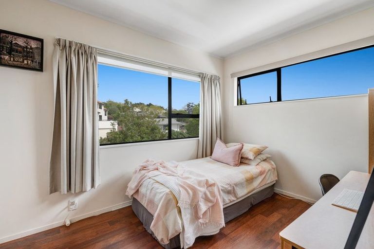 Photo of property in 1/2 Carl Place, Unsworth Heights, Auckland, 0632