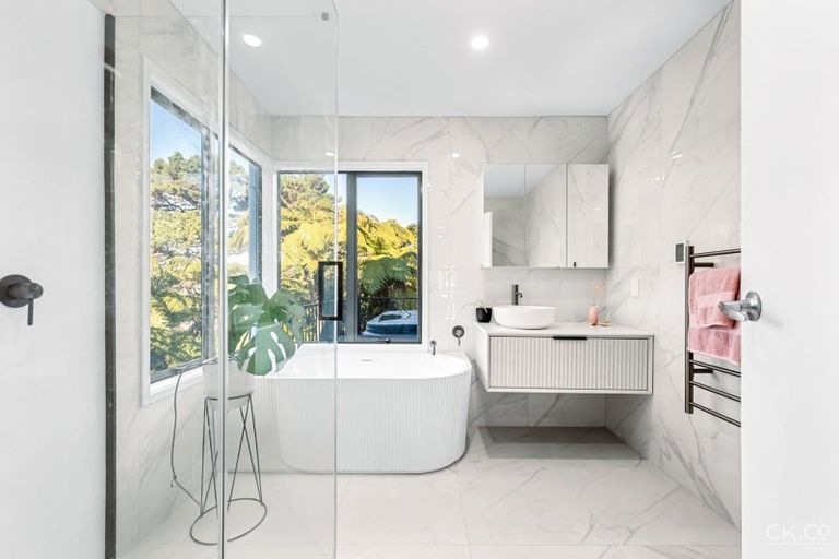 Photo of property in 175 Tirohanga Road, Tirohanga, Lower Hutt, 5010