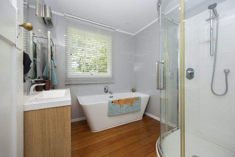 Photo of property in 30 Piha Road, Piha, New Lynn, 0772