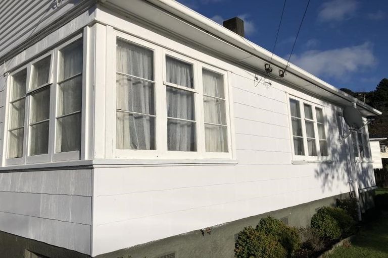 Photo of property in 29 Newcombe Street, Naenae, Lower Hutt, 5011