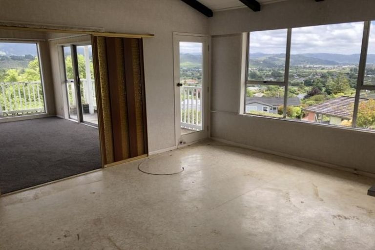 Photo of property in 22 Sunnyview Drive, Brown Owl, Upper Hutt, 5018