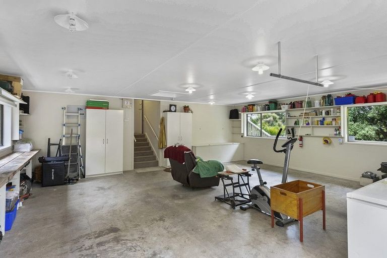 Photo of property in 18 Atarua Gardens, Waiatarua, Auckland, 0604