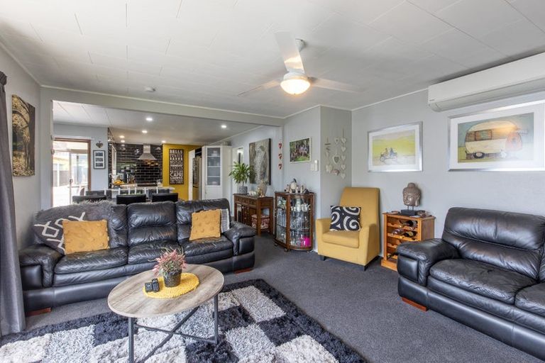 Photo of property in 3 Limbrick Street, Waipawa, 4210