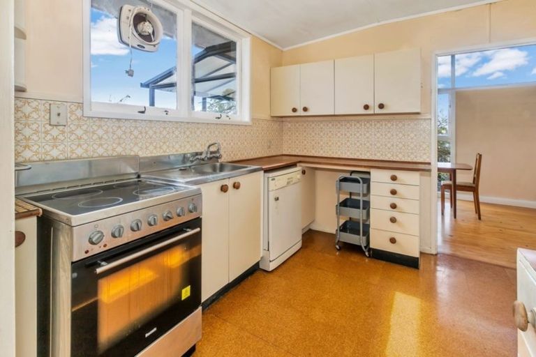 Photo of property in 6 Ware Place, Pakuranga Heights, Auckland, 2010
