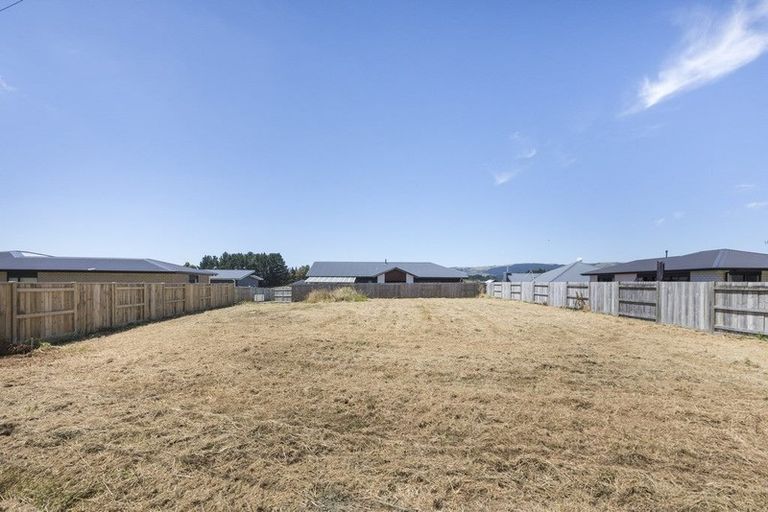 Photo of property in 27 Coutts Way, Fitzherbert, Palmerston North, 4410