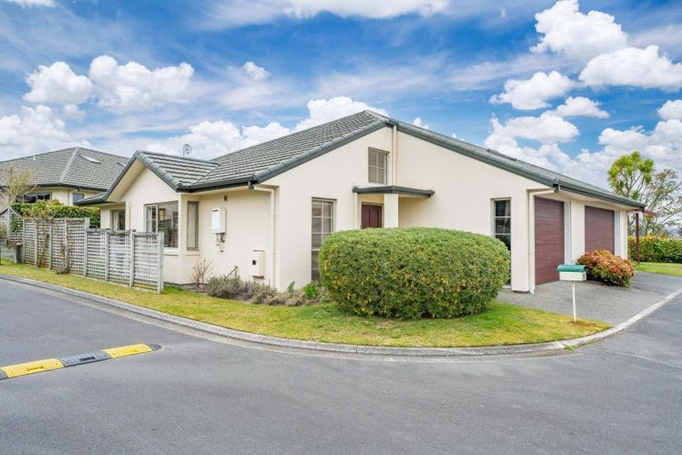 Photo of property in 35 Lakeridge Close, Rangatira Park, Taupo, 3330