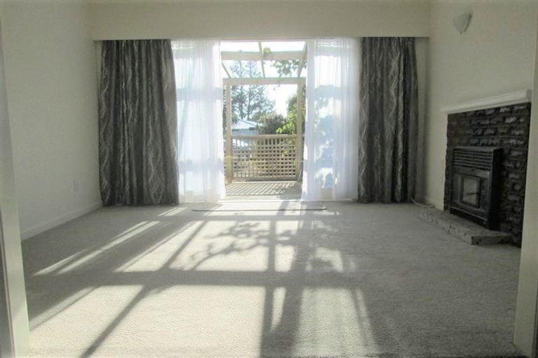 Photo of property in 302 Rangatira Road, Beach Haven, Auckland, 0626