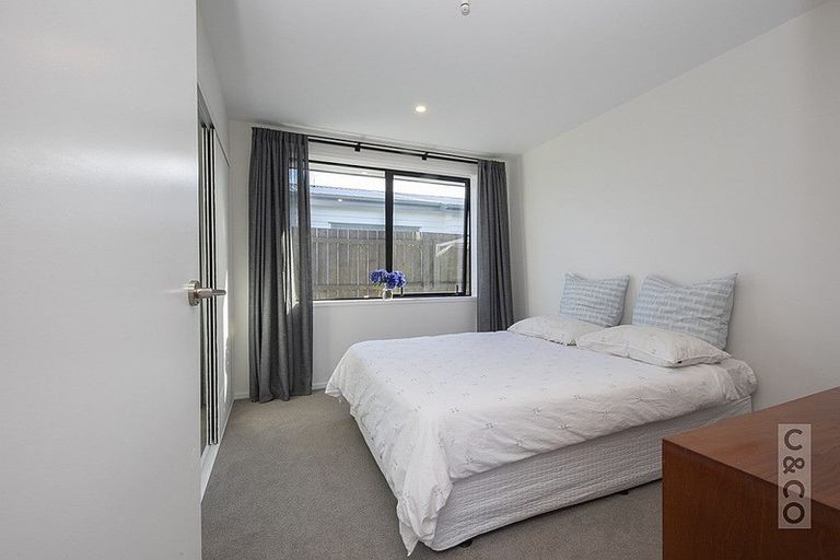 Photo of property in 37 Lumbarda Drive, Kumeu, 0810