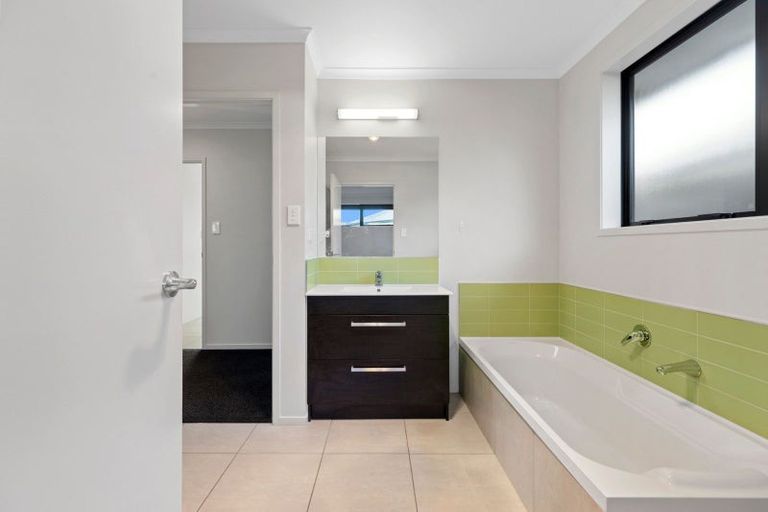 Photo of property in 15 Oka Street, Papamoa Beach, Papamoa, 3118