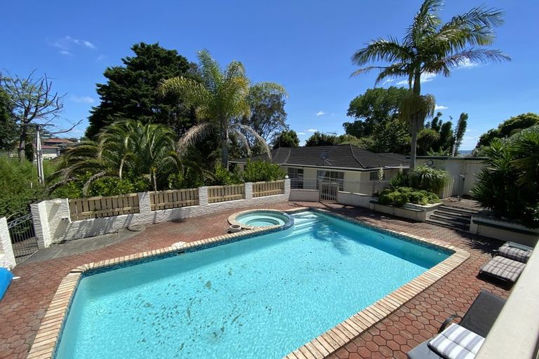 Photo of property in 41 Cron Avenue, Te Atatu South, Auckland, 0610