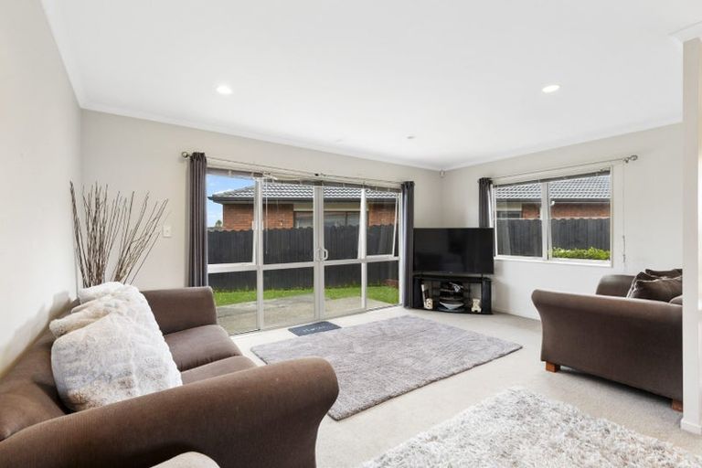Photo of property in 22 Carisbrook Crescent, Papakura, 2110
