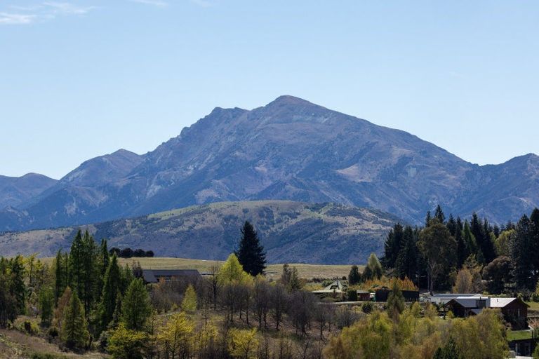 Photo of property in 10 Mataraki Place, Wanaka, 9305