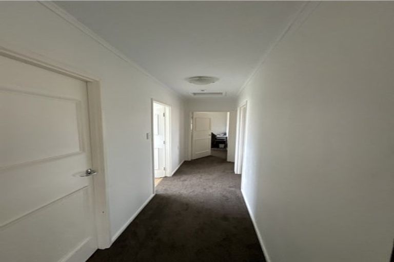 Photo of property in 16 Linley Place, Hillcrest, Auckland, 0627