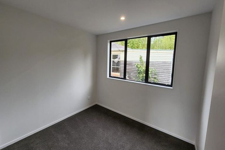 Photo of property in 17 Tokai Place, Glen Eden, 0602