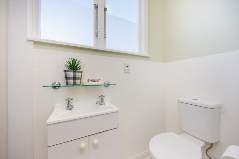 Photo of property in 16 College Street, Awapuni, Palmerston North, 4412