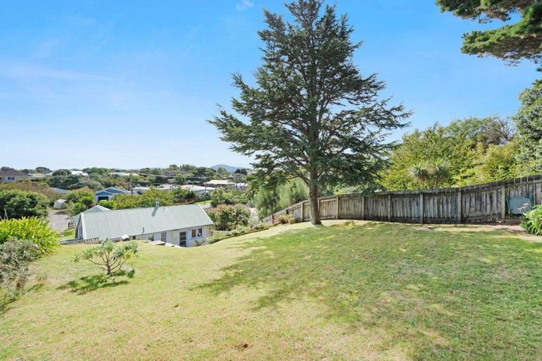Photo of property in 17 Dale Road, Raumati South, Paraparaumu, 5032