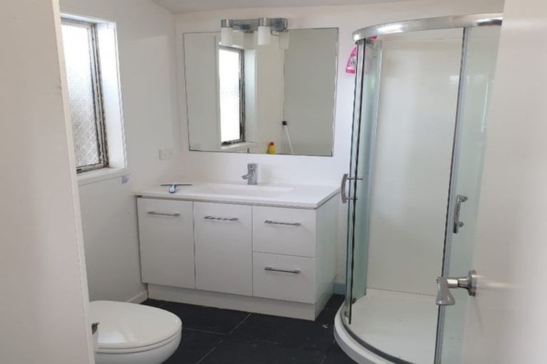 Photo of property in 5 Arahanga Grove, Maupuia, Wellington, 6022