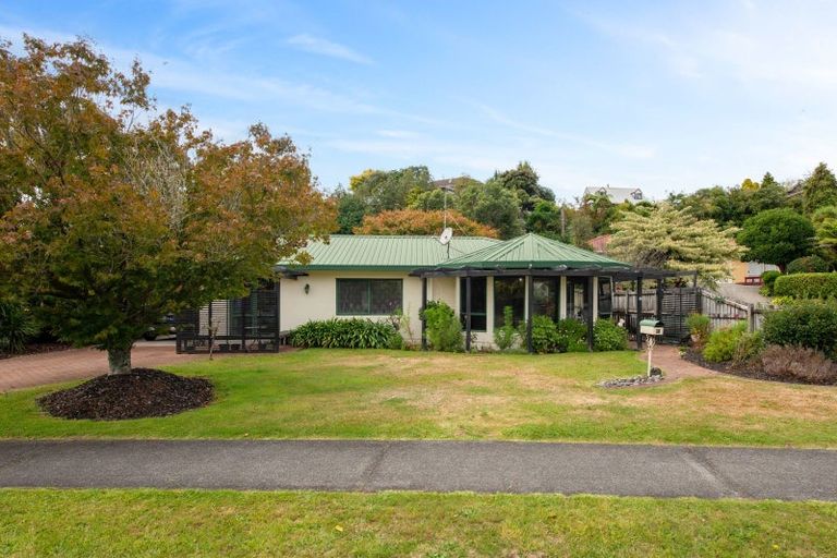 Photo of property in 21 Capricorn Place, Kawaha Point, Rotorua, 3010