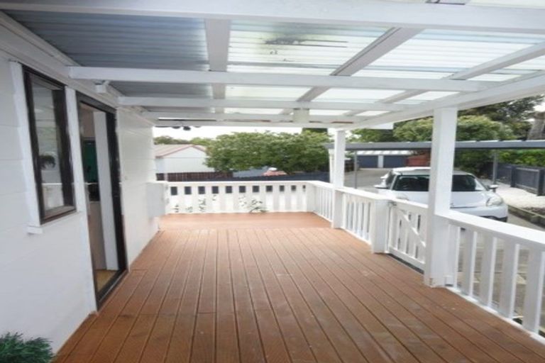 Photo of property in 1/13 Kirklow Place, Goodwood Heights, Auckland, 2105