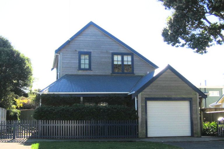 Photo of property in 16 Karamu Street, Eastbourne, Lower Hutt, 5013