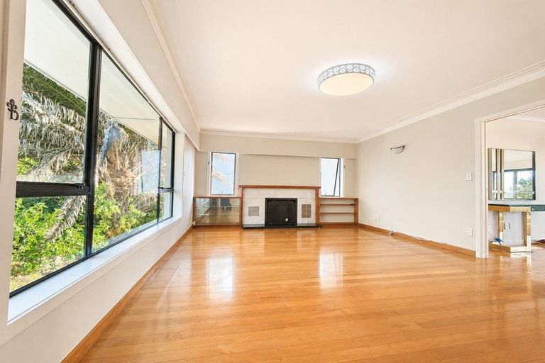 Photo of property in 2 Mellons Bay Road, Howick, Auckland, 2014
