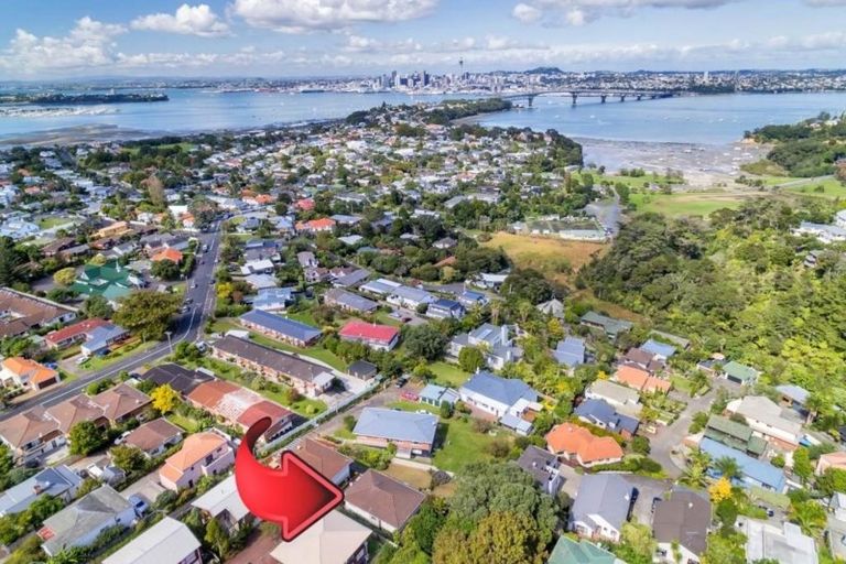 Photo of property in 2/78a Onewa Road, Northcote Point, Auckland, 0627