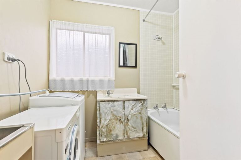 Photo of property in 1/10 Sunnyside Road, Sunnyvale, Auckland, 0612