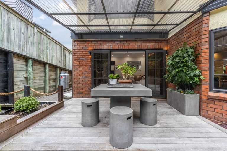 Photo of property in 25 Kilkelly Close, Tawa, Wellington, 5028