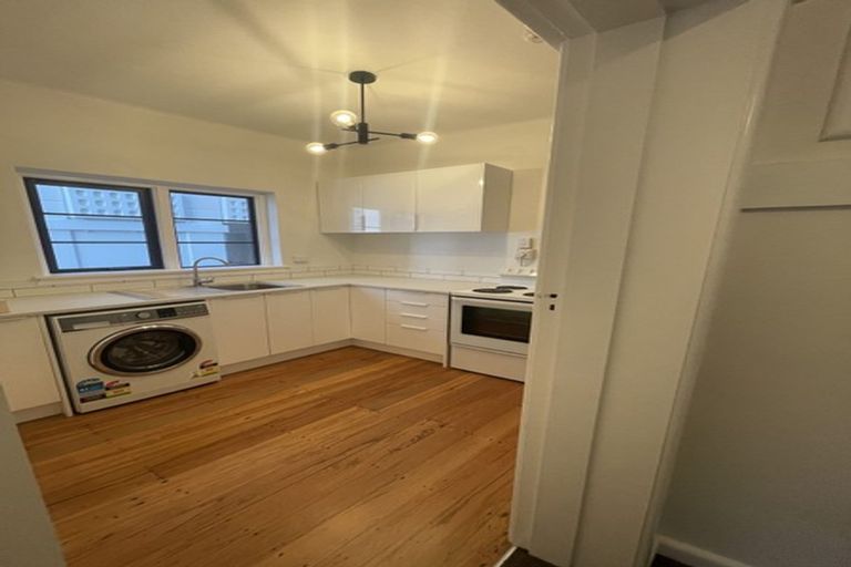Photo of property in Westhaven Apartments, 1/127 Molesworth Street, Thorndon, Wellington, 6011
