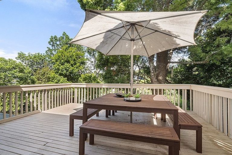 Photo of property in 2/24 Mariposa Crescent, Birkenhead, Auckland, 0626