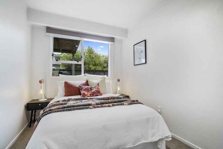 Photo of property in 23 Claverdon Drive, Massey, Auckland, 0614