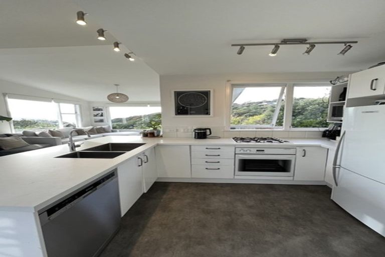 Photo of property in 1 Kahu Road, Paremata, Porirua, 5024