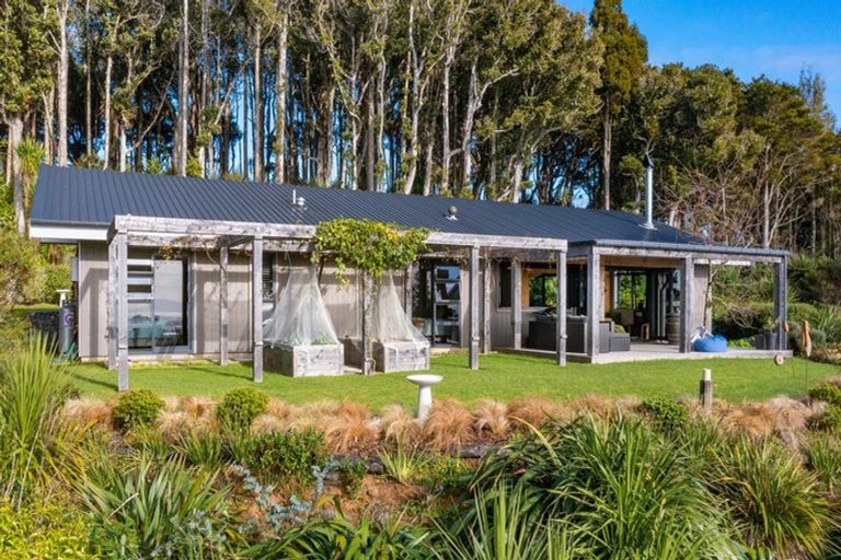 Photo of property in 3 Carters Road West, Mangawhai, 0975