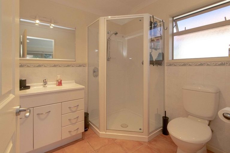 Photo of property in 52 Neeve Road, Taradale, Napier, 4112